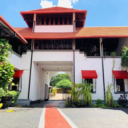The Triangle Hotel Anuradhapura Buitenkant foto