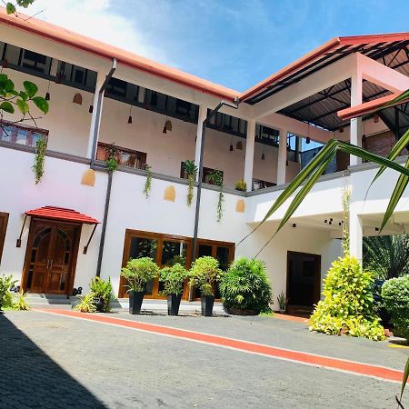 The Triangle Hotel Anuradhapura Buitenkant foto