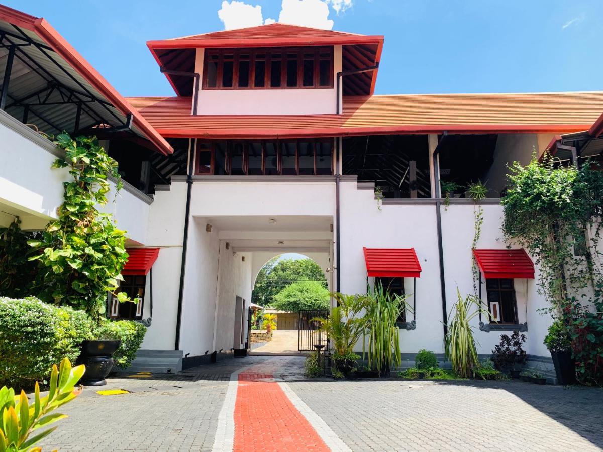 The Triangle Hotel Anuradhapura Buitenkant foto