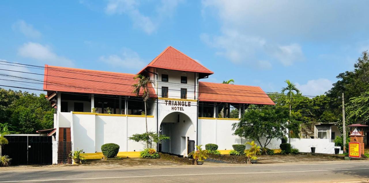 The Triangle Hotel Anuradhapura Buitenkant foto