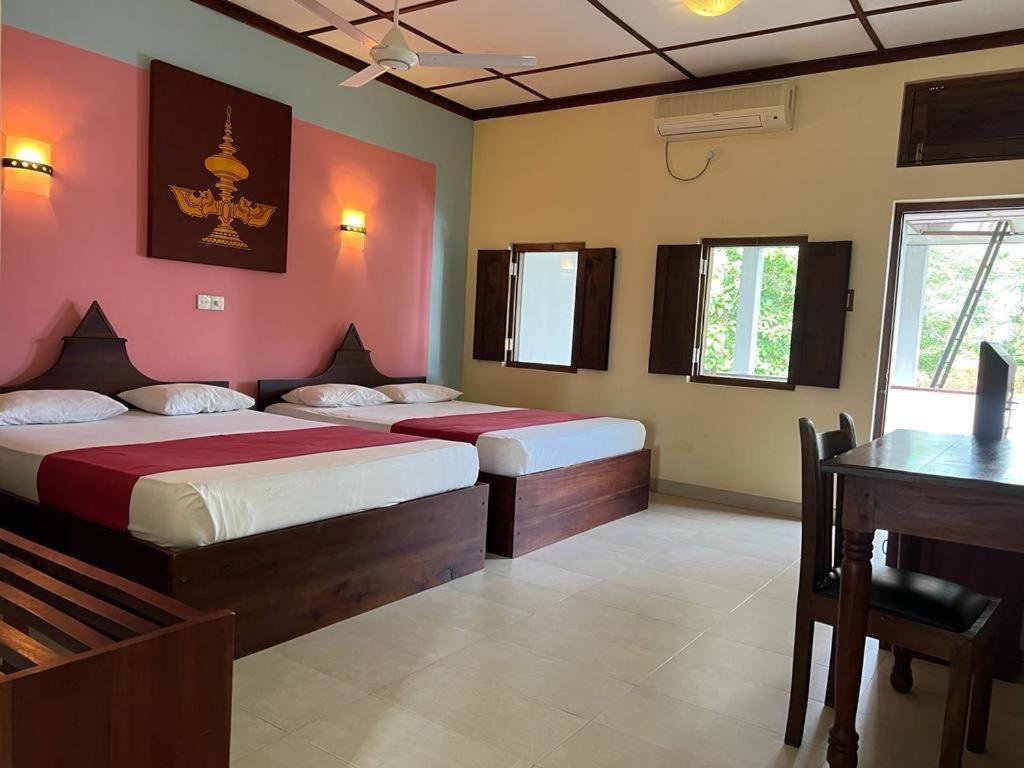 The Triangle Hotel Anuradhapura Kamer foto