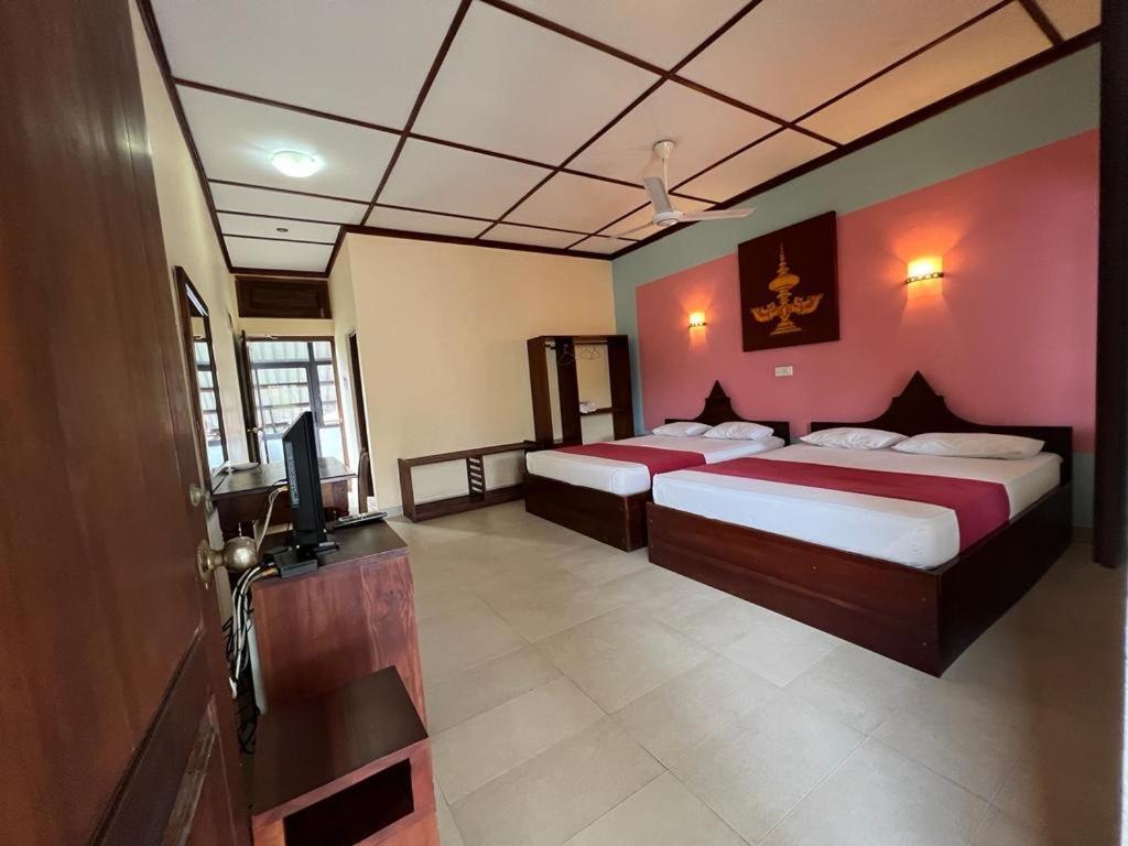 The Triangle Hotel Anuradhapura Kamer foto