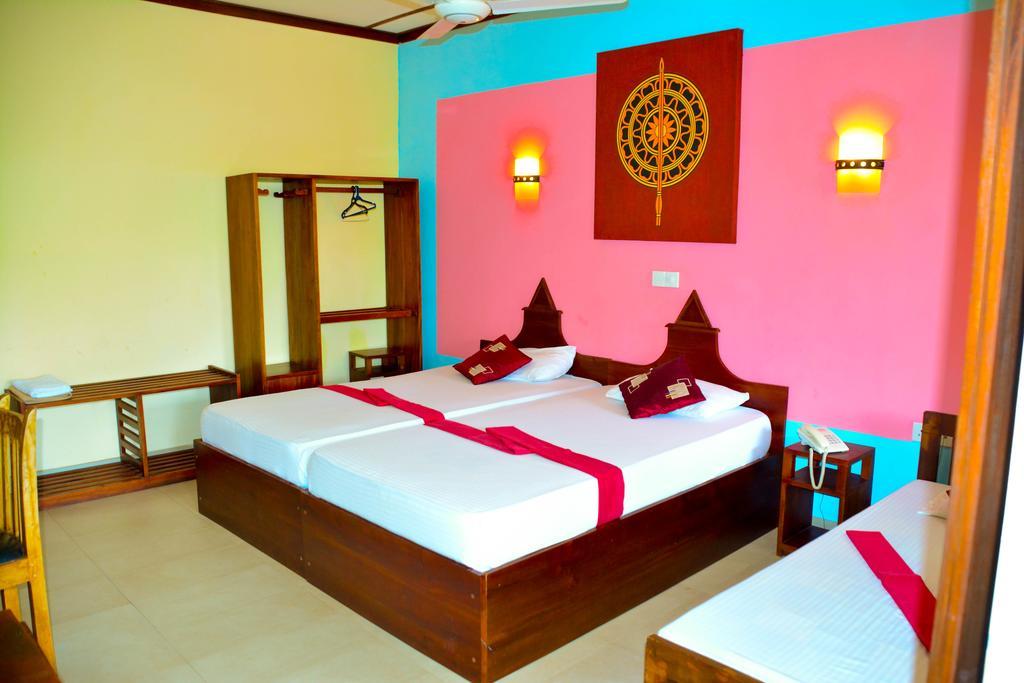 The Triangle Hotel Anuradhapura Buitenkant foto