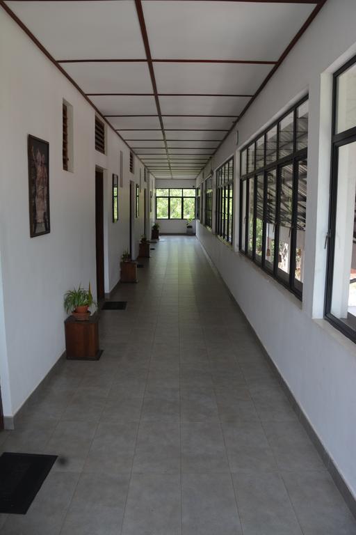 The Triangle Hotel Anuradhapura Buitenkant foto