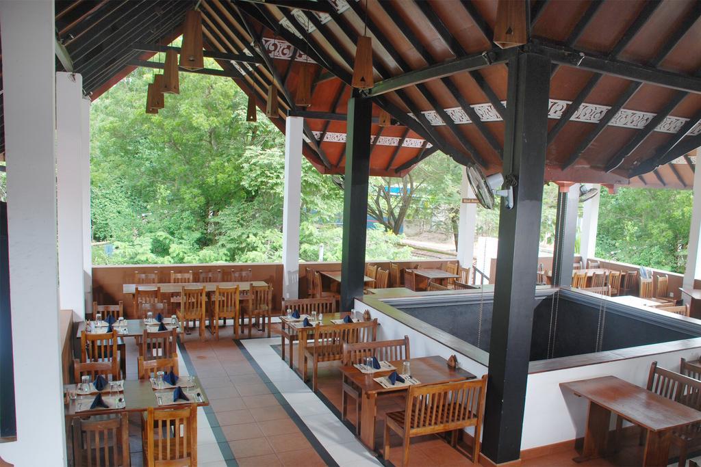 The Triangle Hotel Anuradhapura Buitenkant foto