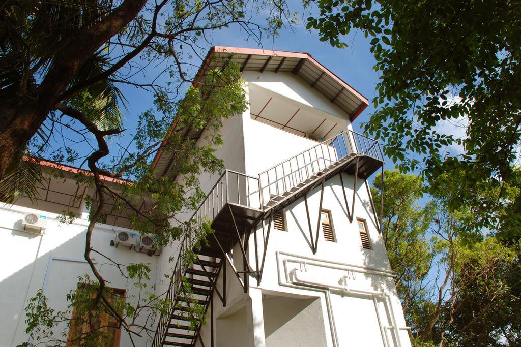 The Triangle Hotel Anuradhapura Buitenkant foto