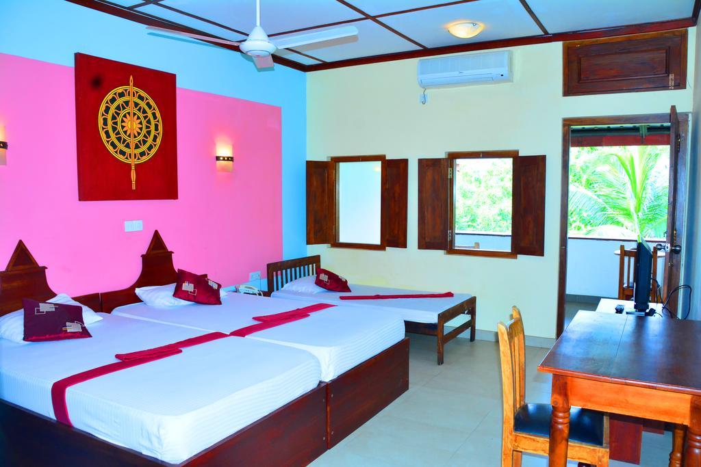 The Triangle Hotel Anuradhapura Buitenkant foto