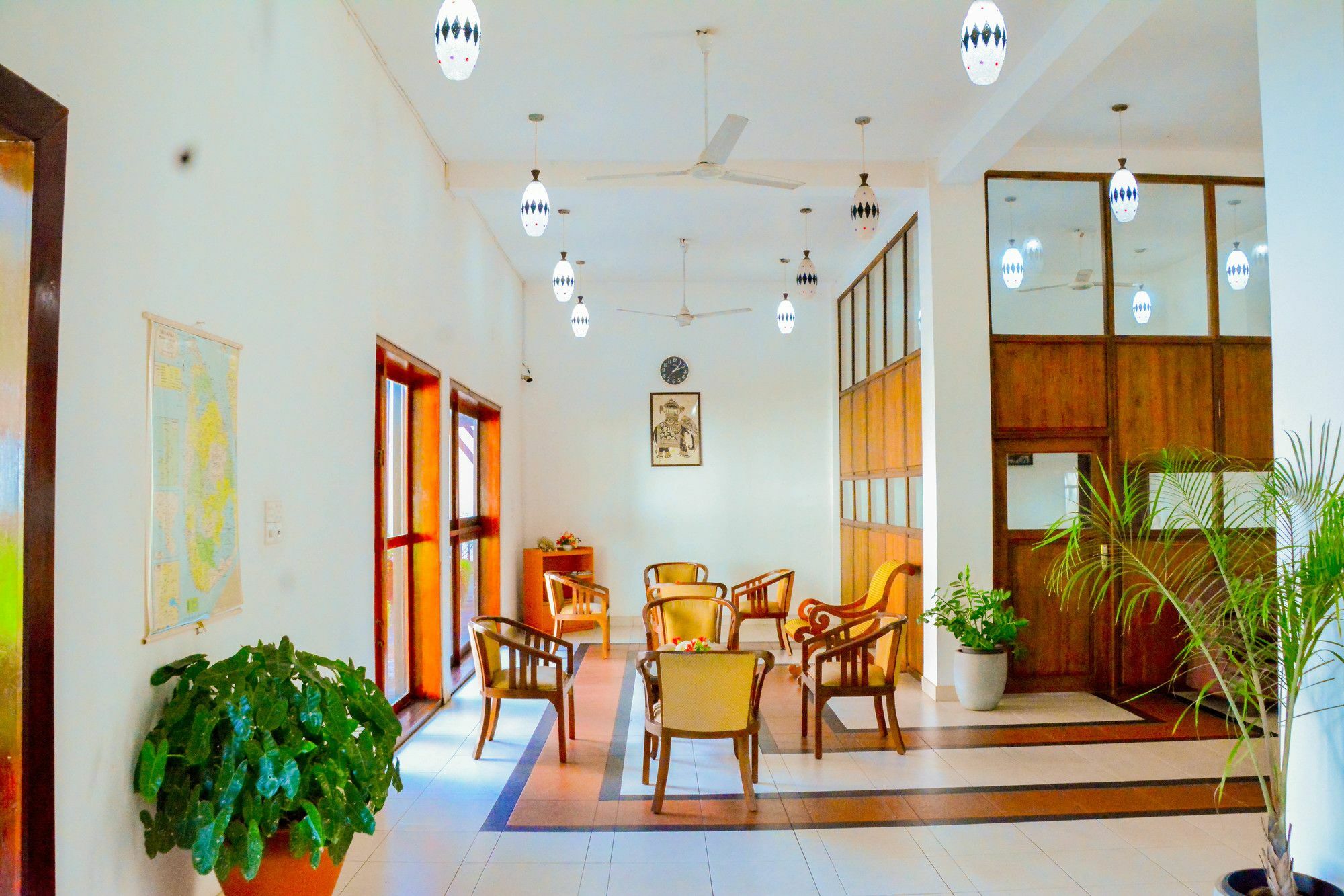 The Triangle Hotel Anuradhapura Buitenkant foto