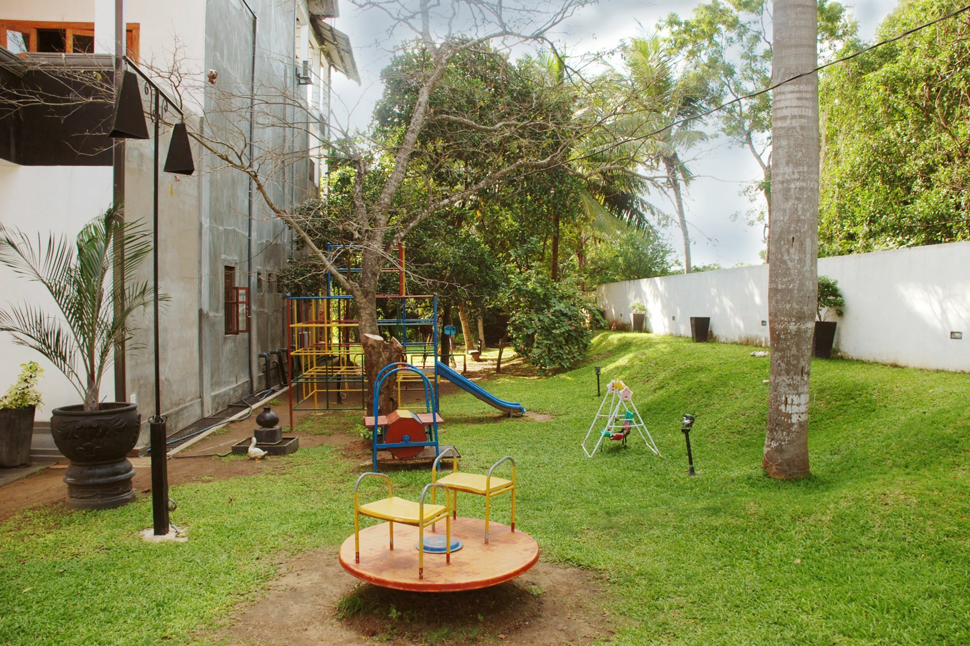 The Triangle Hotel Anuradhapura Buitenkant foto